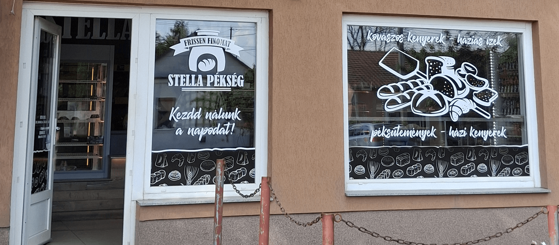 Meleg, barátságos konyhai részlet liszttel